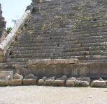 Senovinio amfiteatro Myra sėdimų vietų vaizdas nuo arenos vidurio